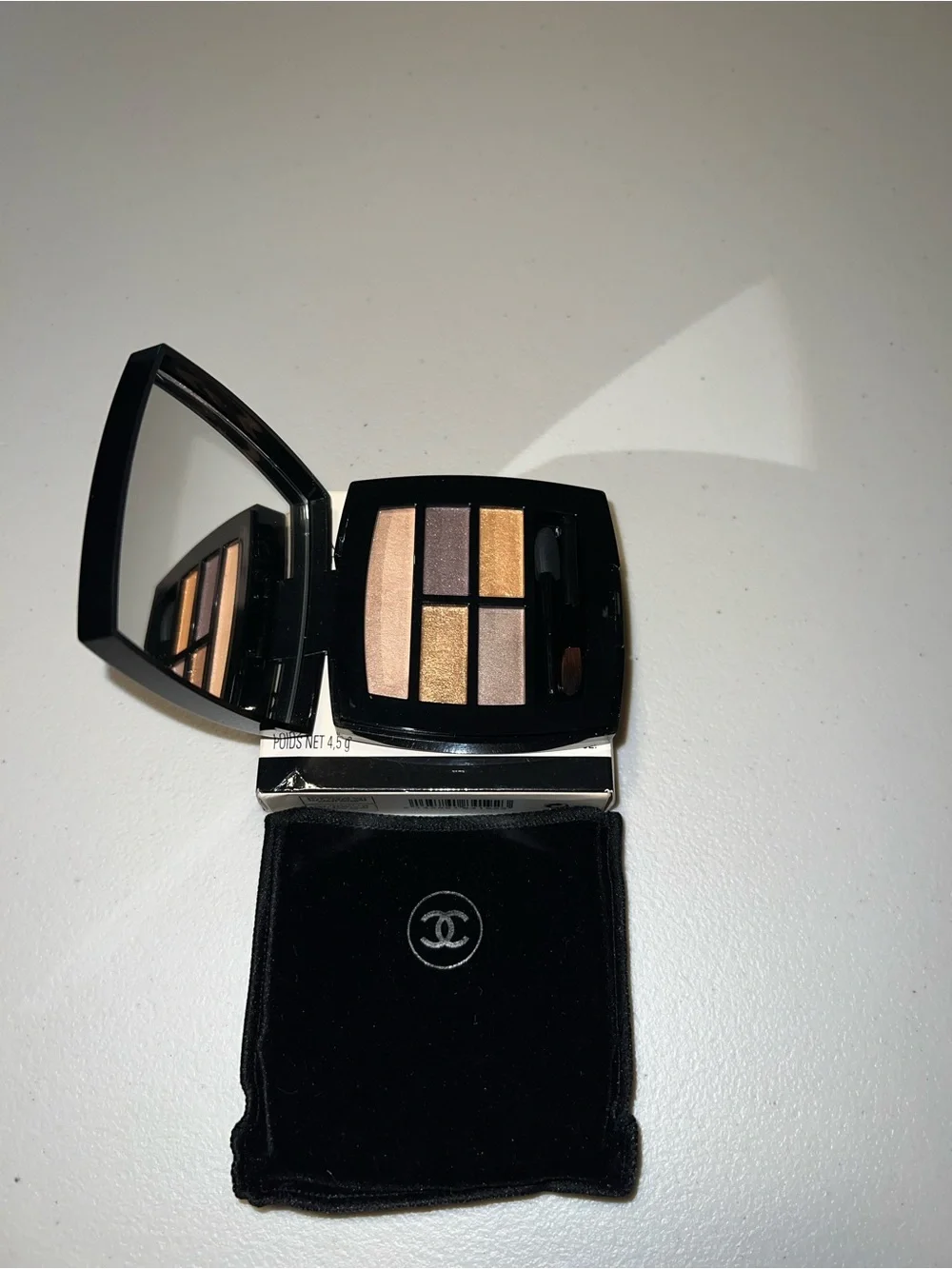CHANEL compact eyeshadow